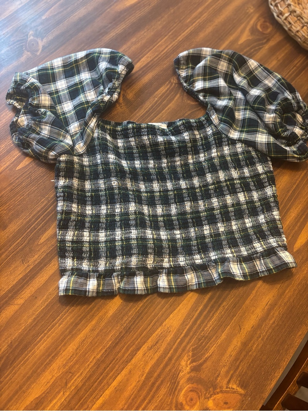 American Eagle Outfitters Green & Black Plaid Puff-Sleeve Crop Top